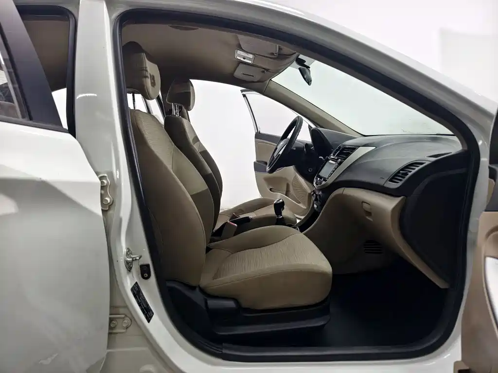 Hyundai Accent 2014 — фото 13