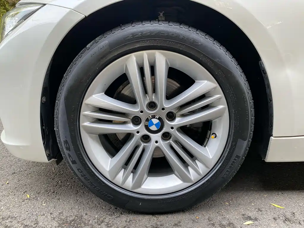 BMW 3 Series 2016 — фото 12