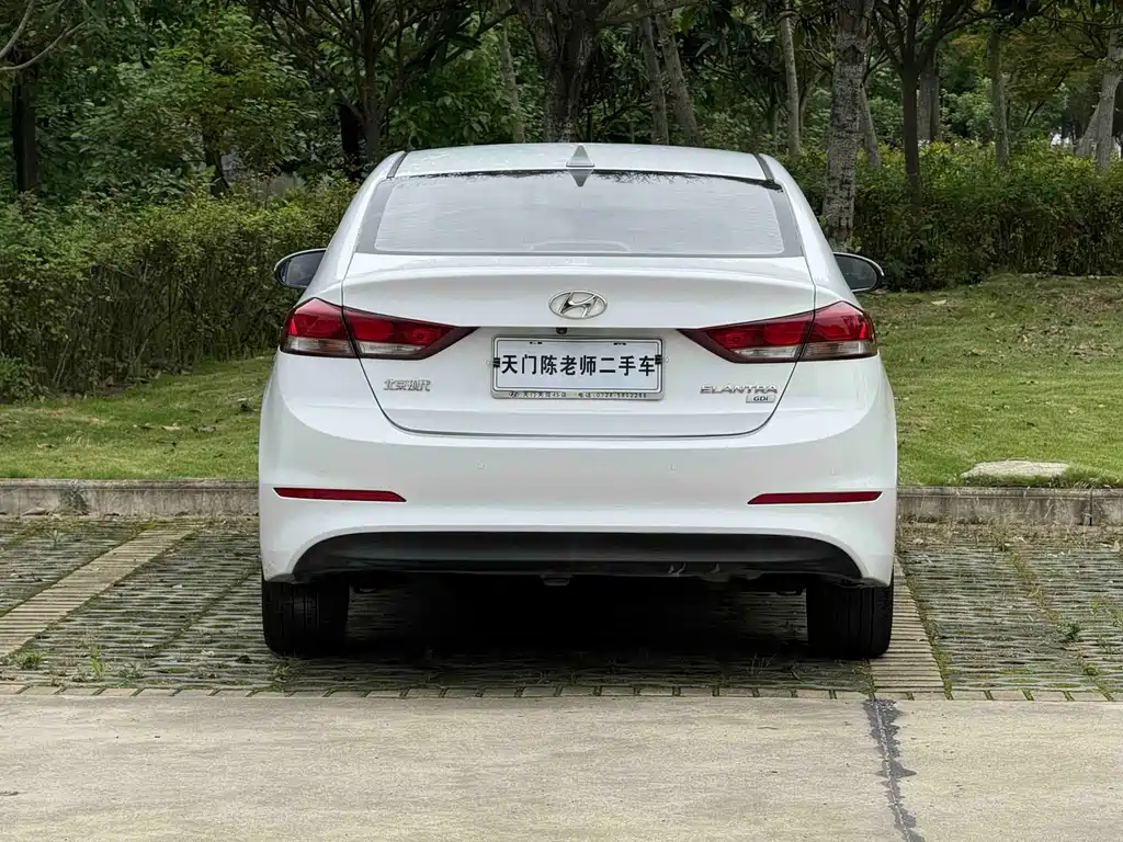 Hyundai Elantra 2019 — фото 6