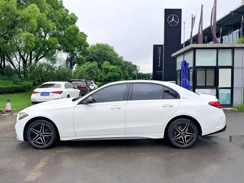 Mercedes-Benz C-Class 2023 — фото 12