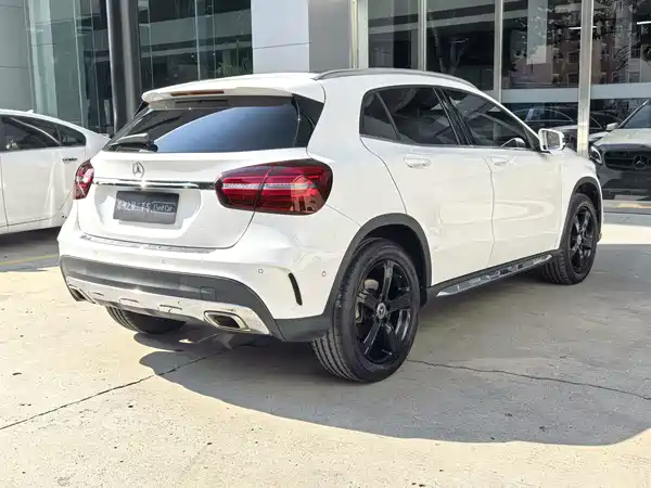 Mercedes-Benz GLA 2020