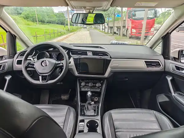 Volkswagen Touran 2016
