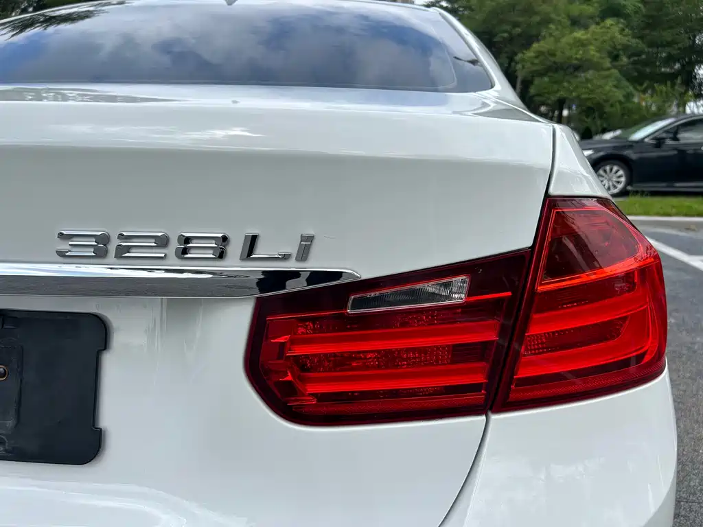 BMW 3 Series 2015 — фото 12
