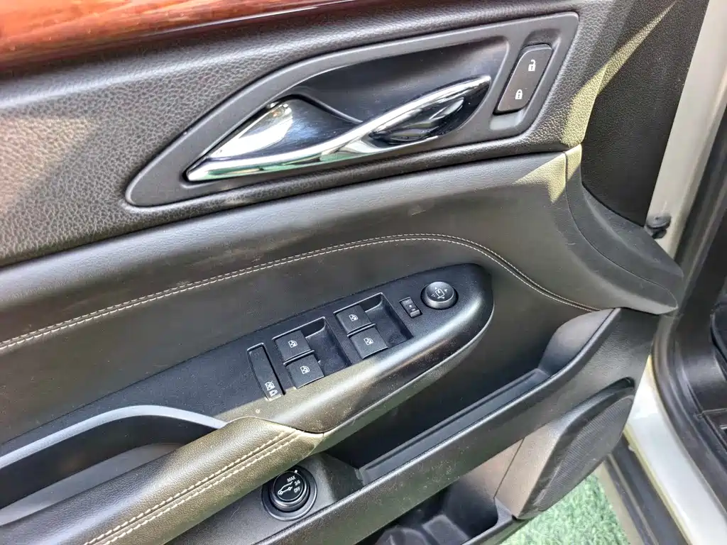 Cadillac SRX 2013 — фото 8