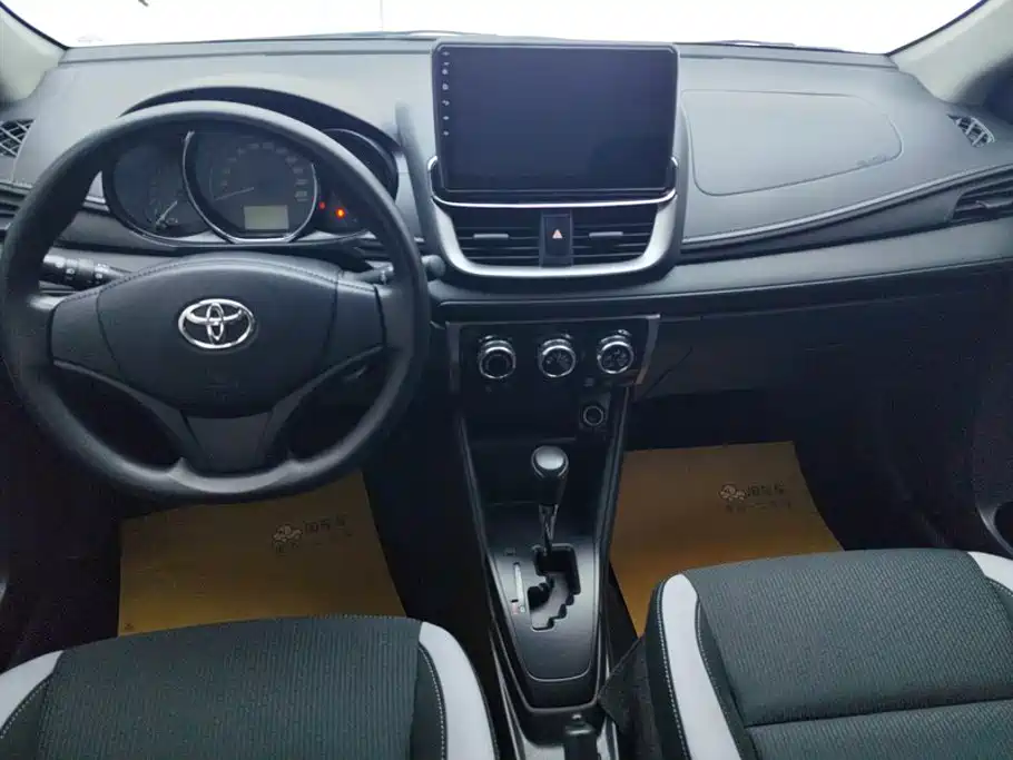 Toyota Yaris L 2020 — фото 12