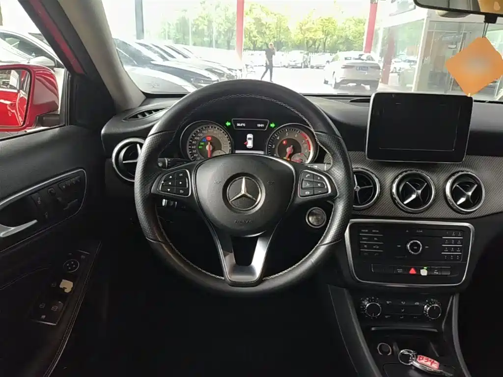 Mercedes-Benz GLA 2016 — фото 11