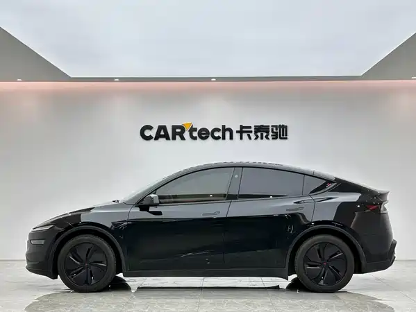 Tesla Model Y 2025