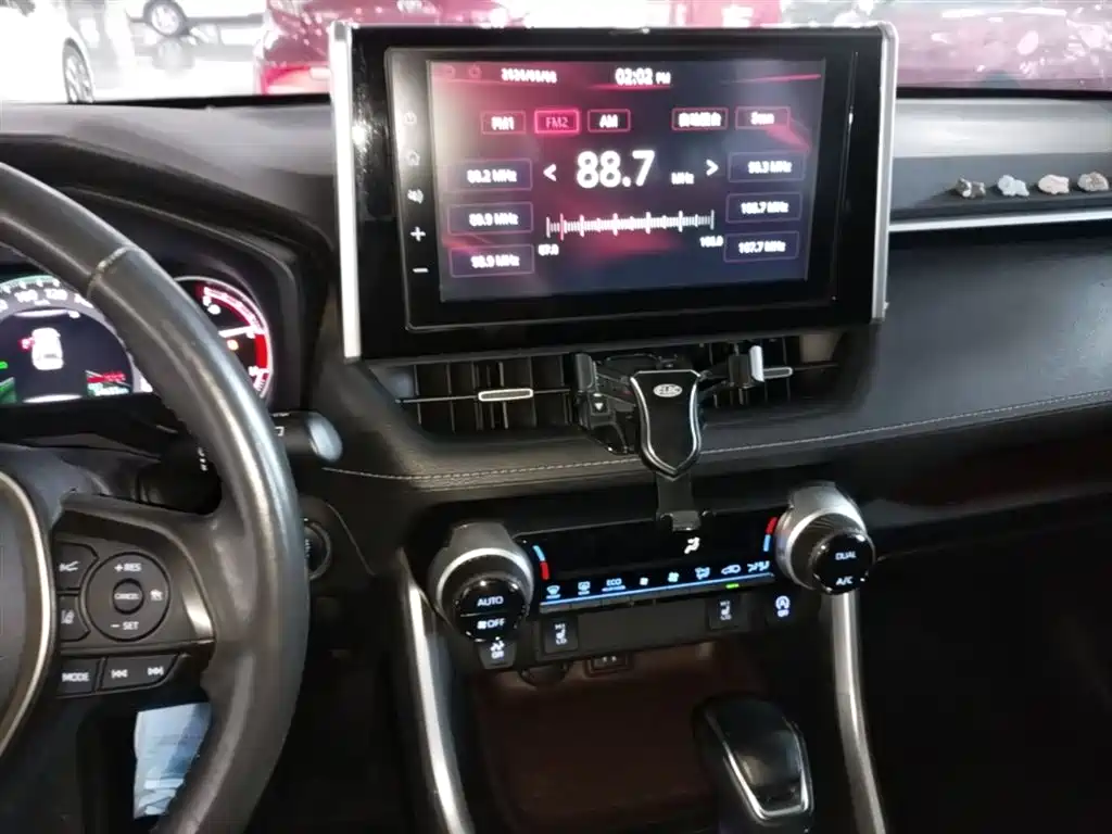 Toyota RAV4 2020 — фото 13