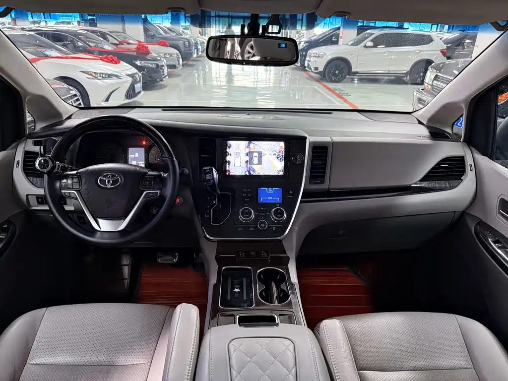 Toyota Sienna 2018 — фото 8