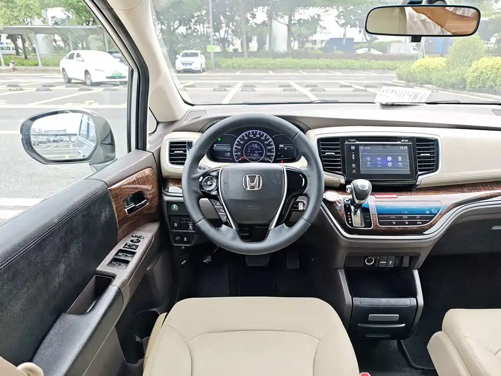 Honda Odyssey 2015 — фото 9