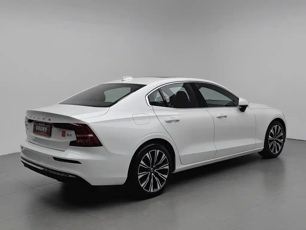 Volvo S60 2024 — фото 2
