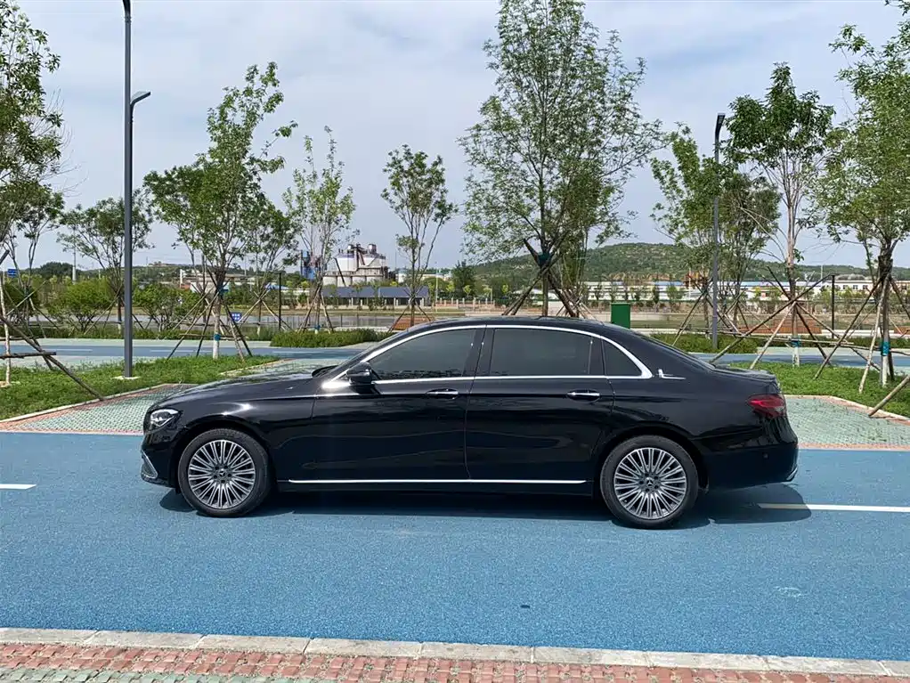 Mercedes-Benz E-Class 2023 — фото 7