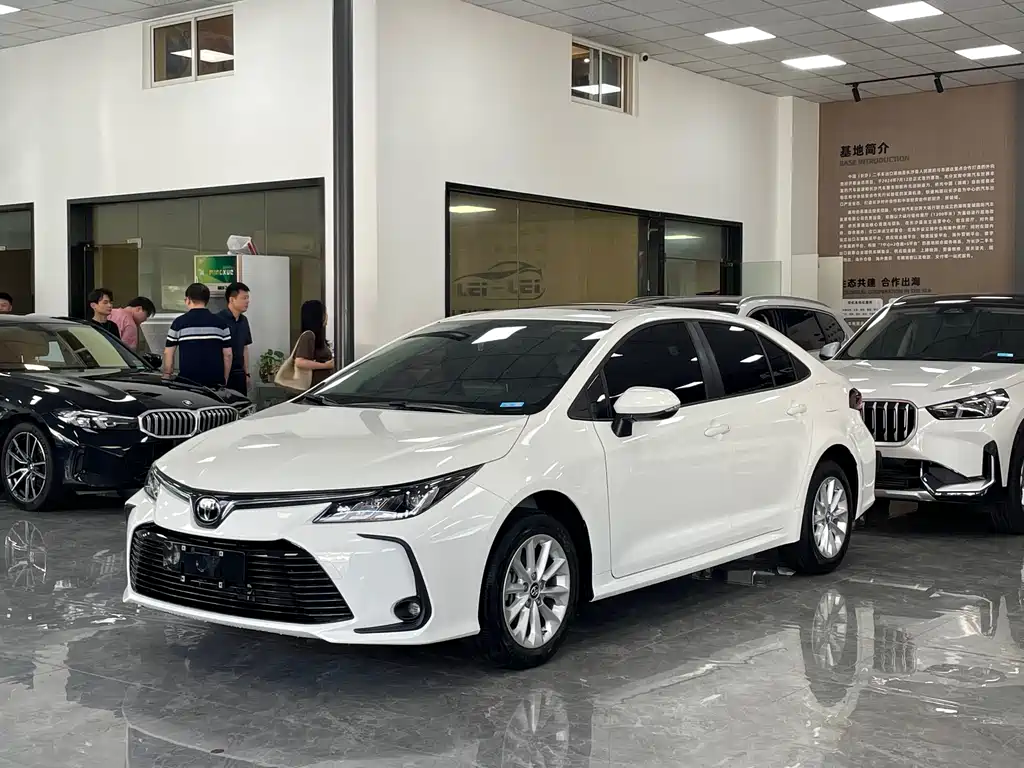 Toyota Corolla 2022 — фото 1