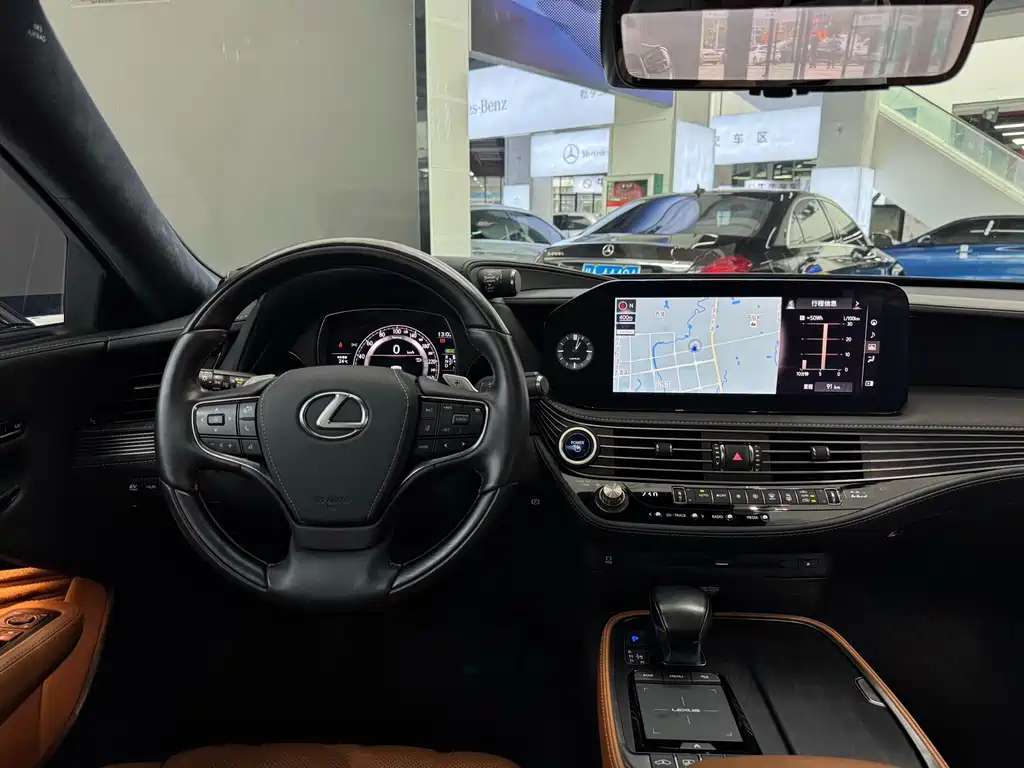 Lexus LS 2021 — фото 11