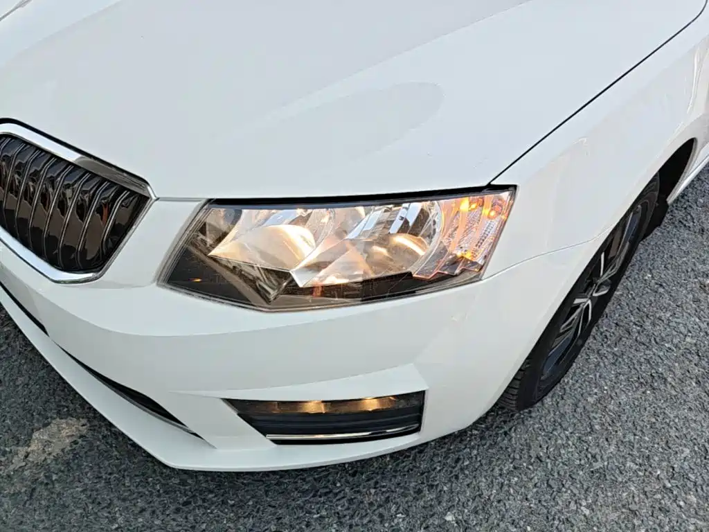 Skoda Octavia 2016 — фото 24
