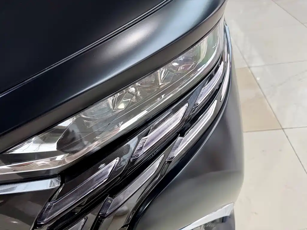 Toyota Alphard 2025 — фото 4
