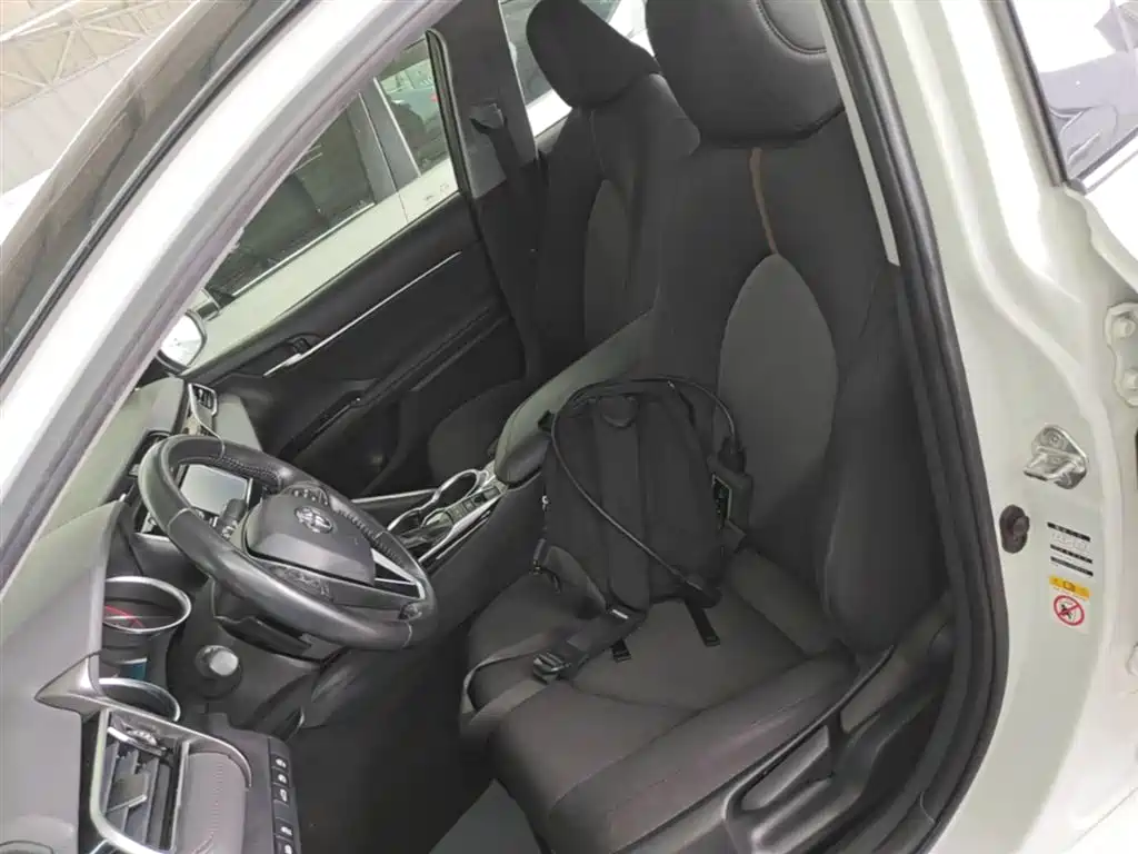 Toyota Camry 2018 — фото 15