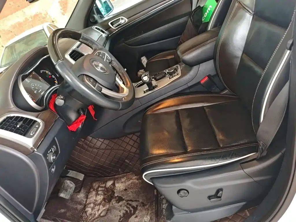 Jeep Grand Cherokee 2016 — фото 15