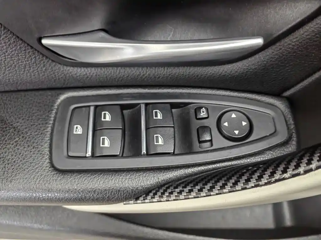 BMW 3 Series 2016 — фото 9