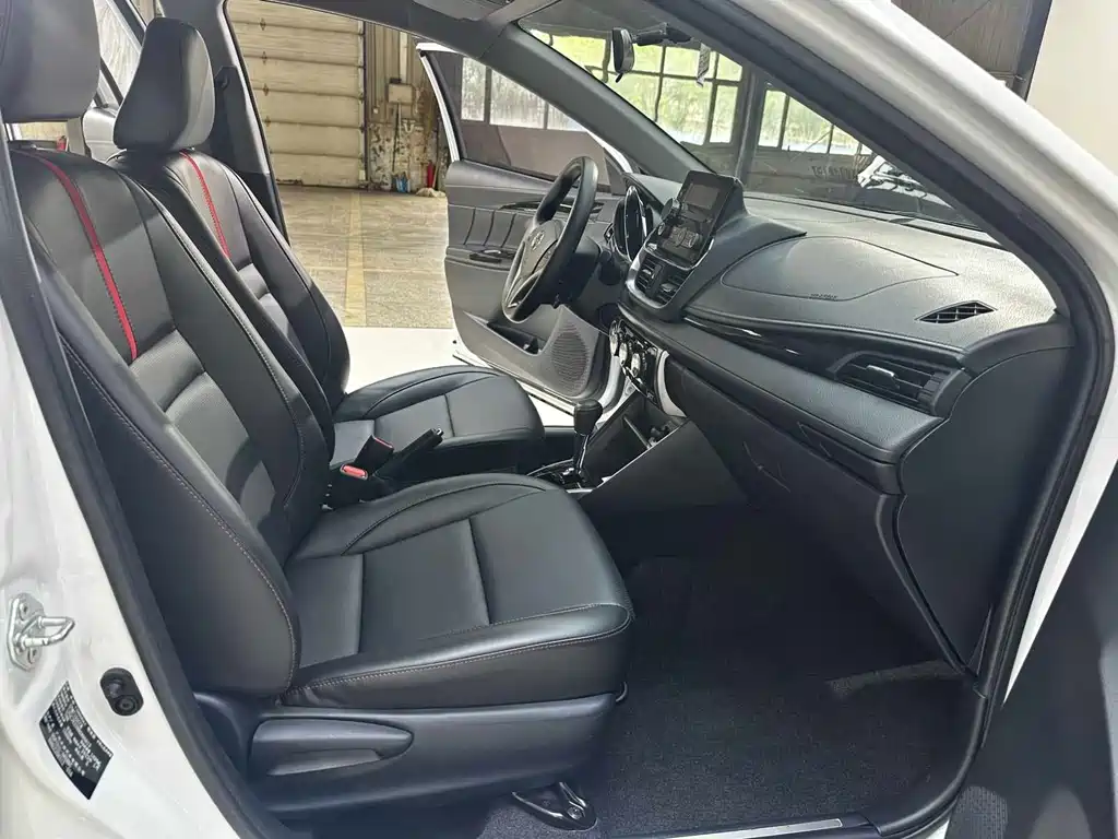 Toyota Yaris L 2022 — фото 9