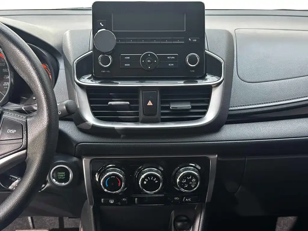 Toyota Yaris L 2022 — фото 18