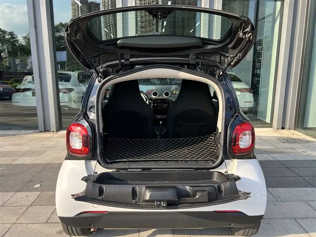smart Fortwo 2017 — фото 26