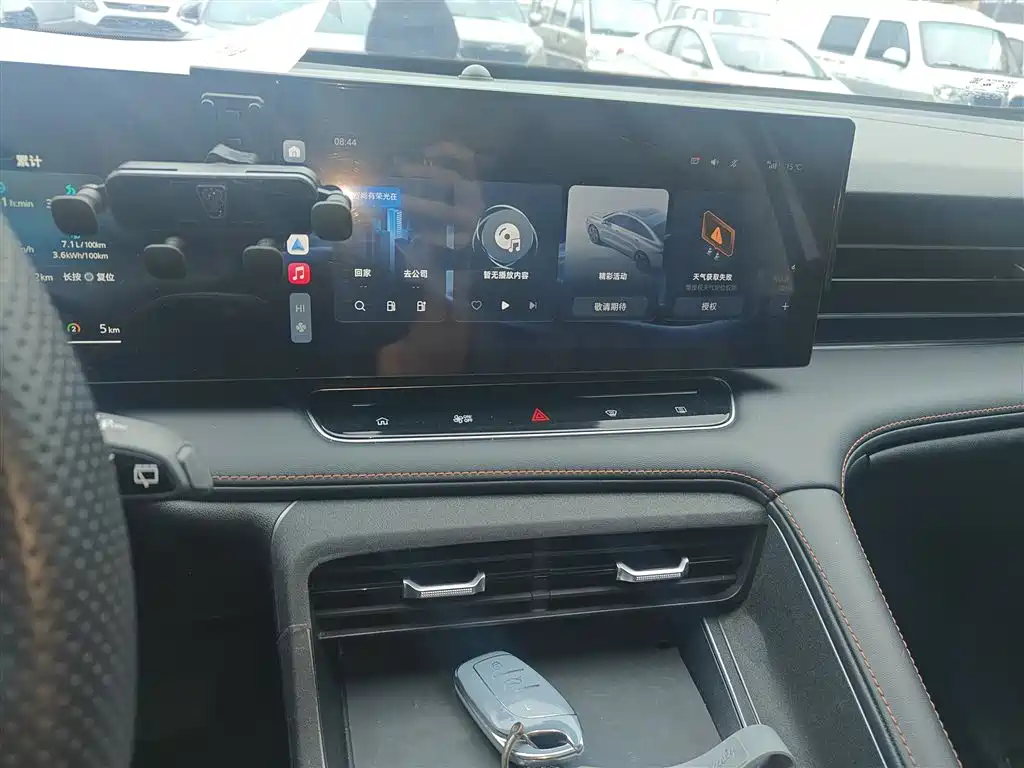 Roewe RX5 New Energy 2023 — фото 13