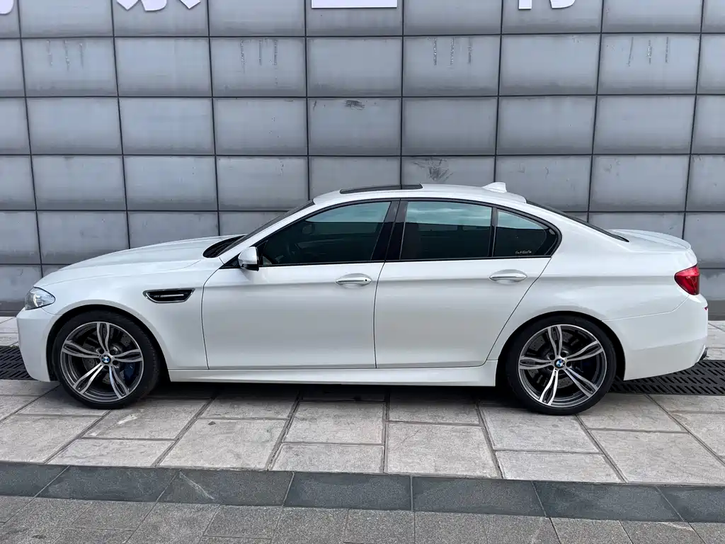 BMW M5 2012 — фото 8