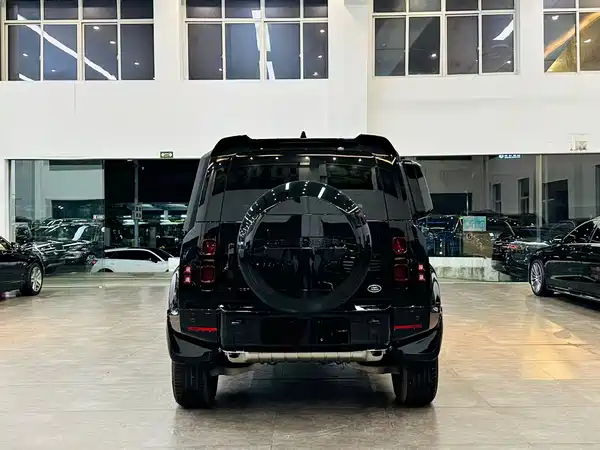 Land Rover Defender 2025
