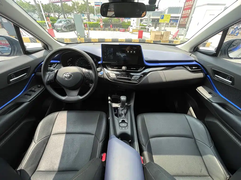 Toyota C-HR 2023 — фото 14