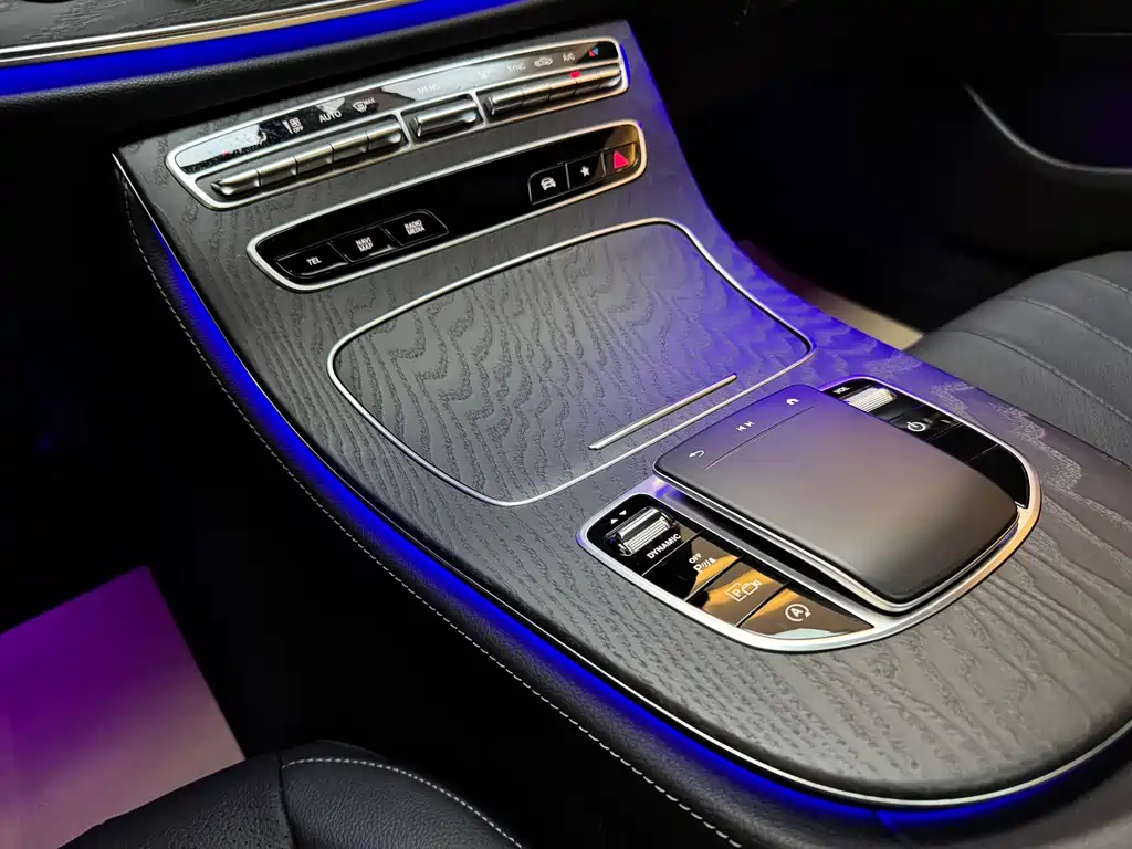 Mercedes-Benz E-Class 2022 — фото 16