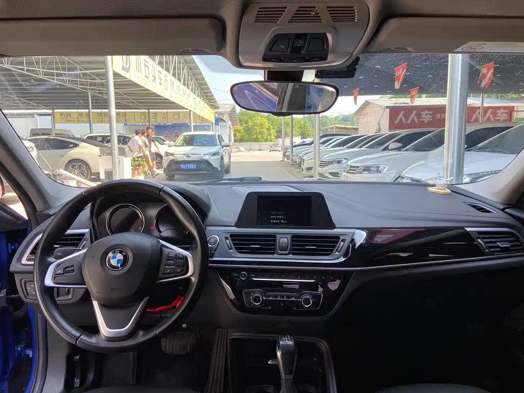 BMW 1 Series 2018 — фото 9