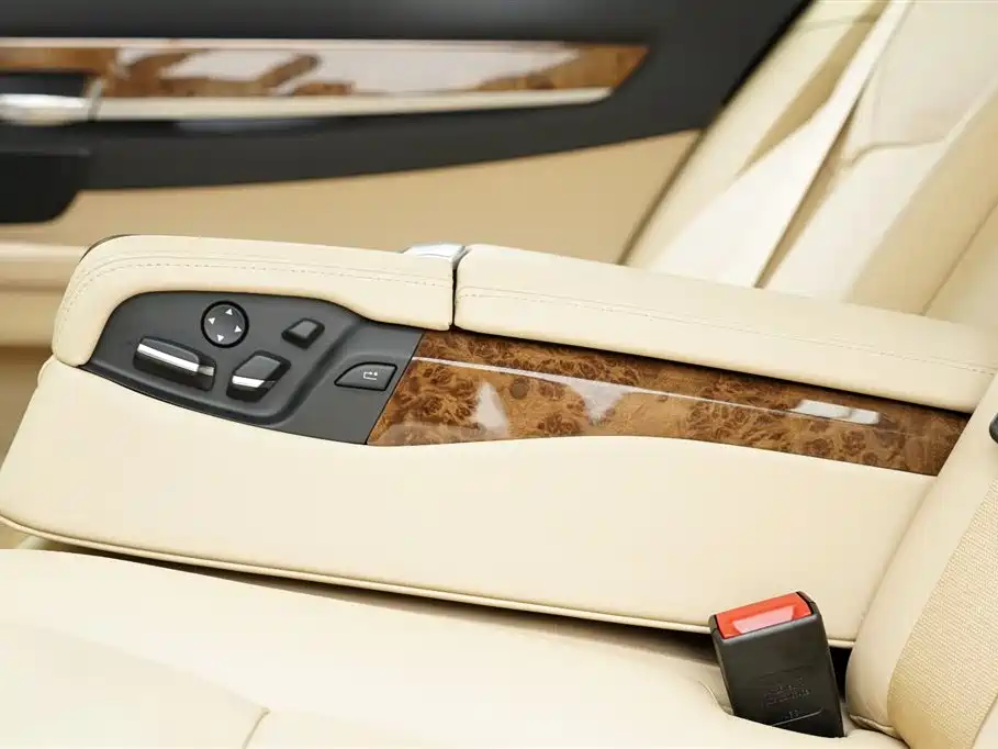 BMW 7 Series 2015 — фото 23