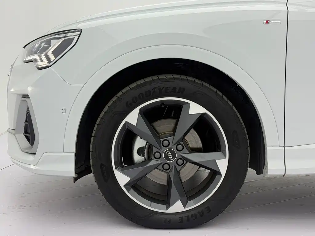 Audi Q3 2023 — фото 22