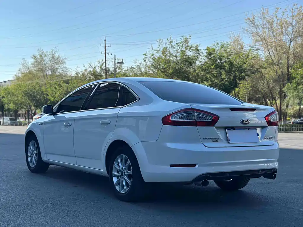 Ford Mondeo 2014 — фото 13