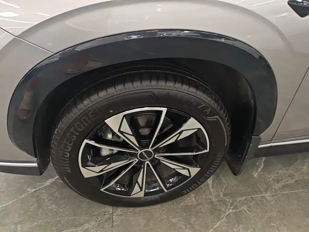 Roewe RX5 2025 — фото 23