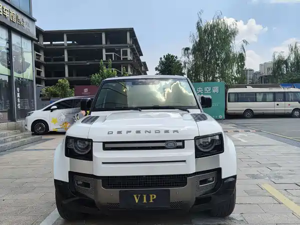 Land Rover Defender 2025