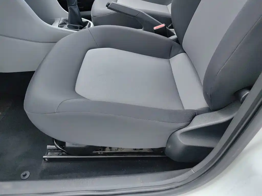 Skoda Rapid 2015 — фото 20