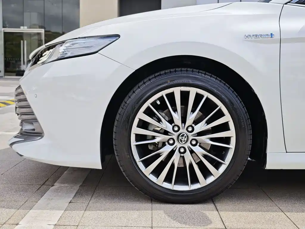Toyota Camry 2018 — фото 22