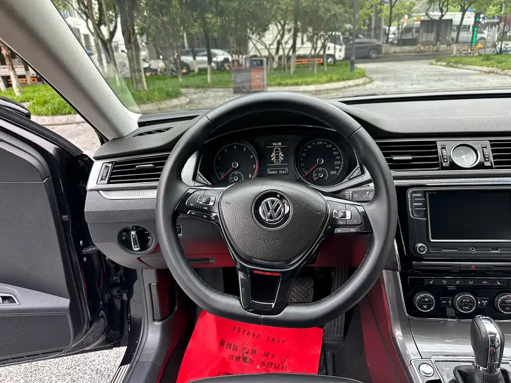 Volkswagen Passat 2018 — фото 17
