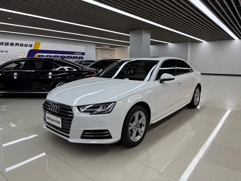 Audi A4L 2018 — фото 1