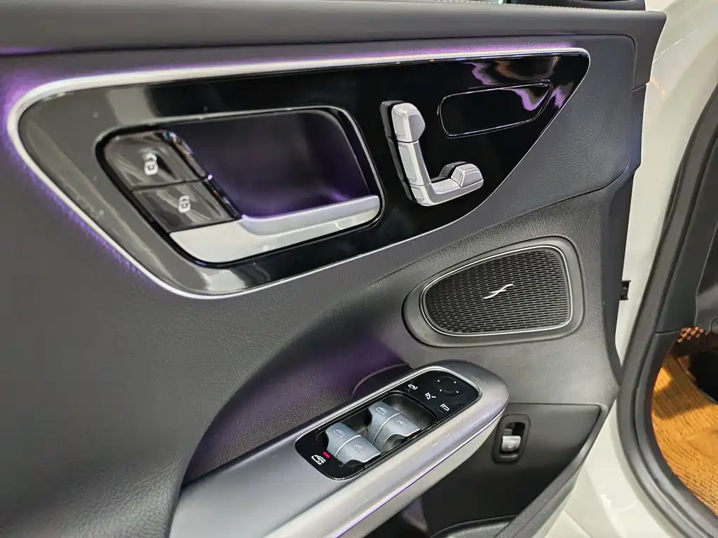 Mercedes-Benz C-Class 2024 — фото 12