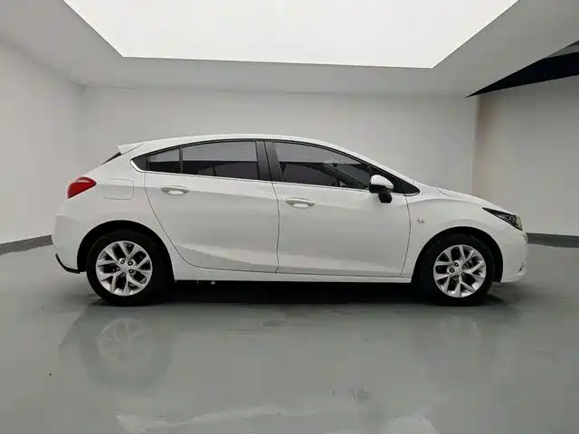 Chevrolet Cruze 2018 — фото 12