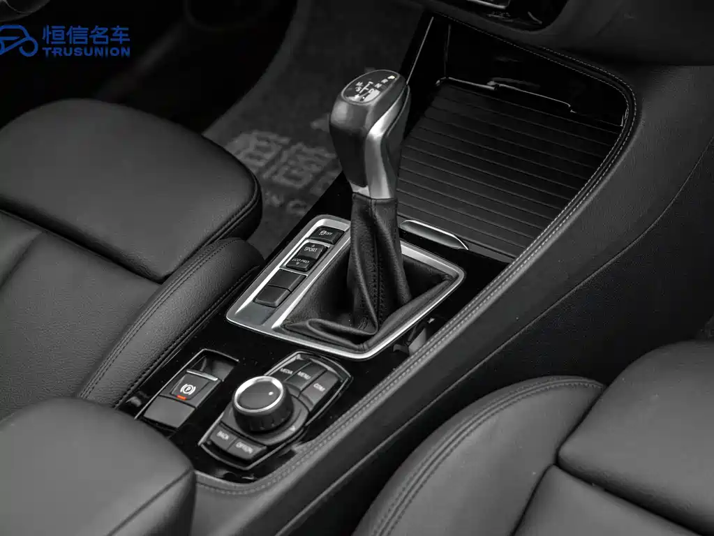 BMW 1 Series 2019 — фото 18