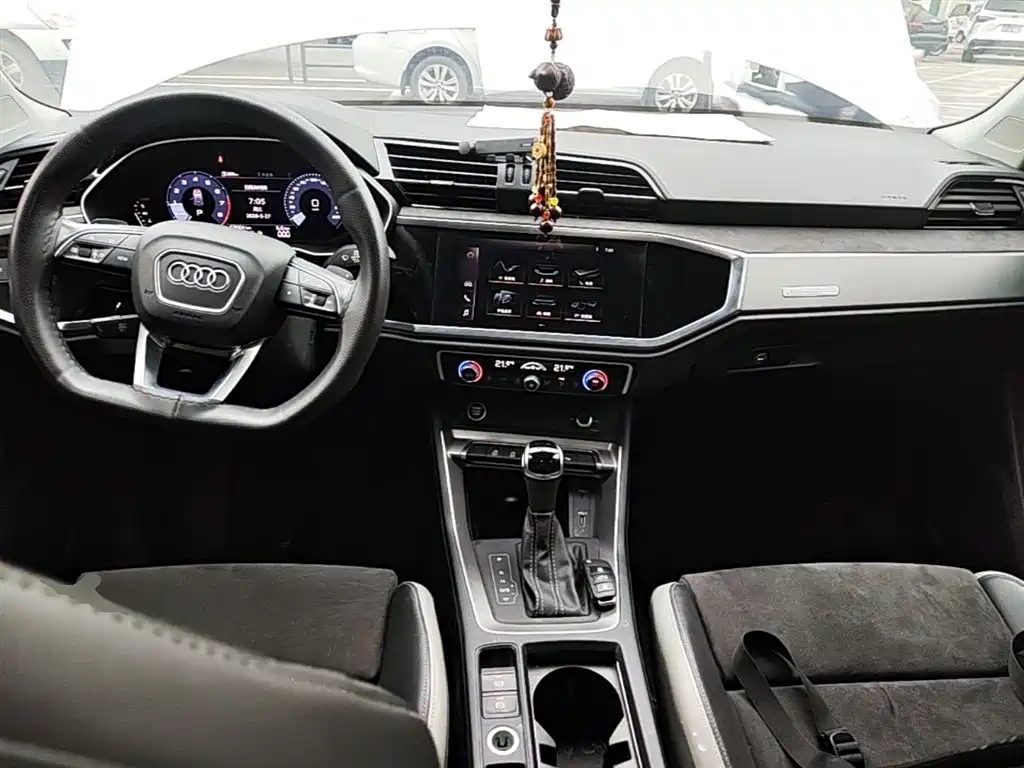 Audi Q3 2021 — фото 10