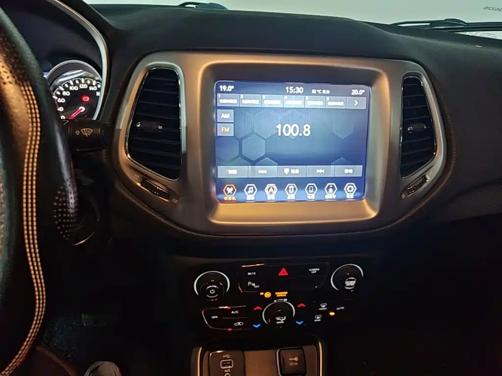 Jeep Compass 2019 — фото 13