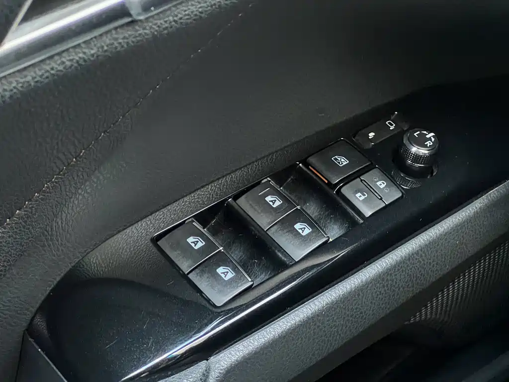 Toyota Camry 2020 — фото 10