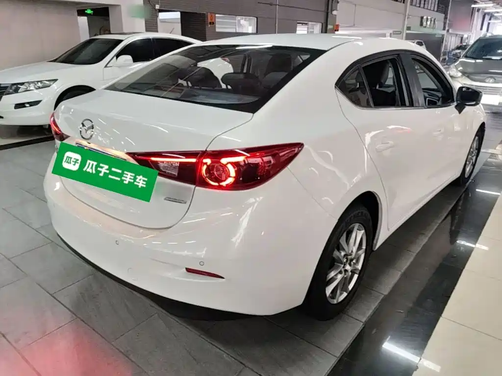 Mazda 3 Axela 2018 — фото 7