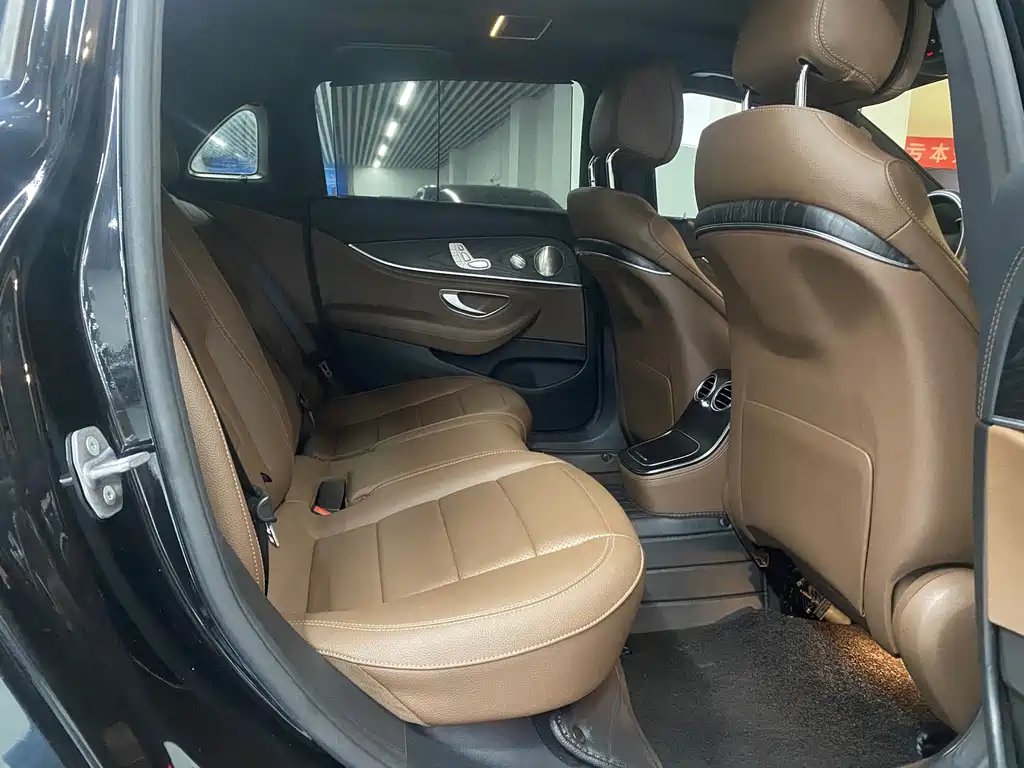 Mercedes-Benz E-Class 2023 — фото 10