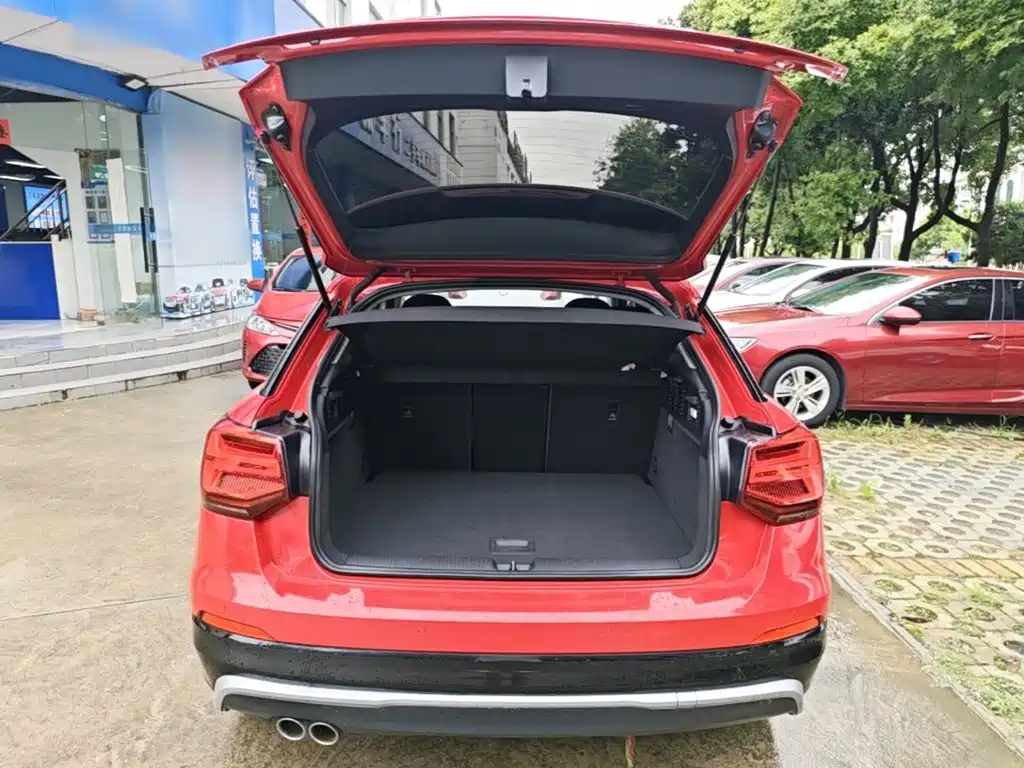 Audi Q2L 2020 — фото 19